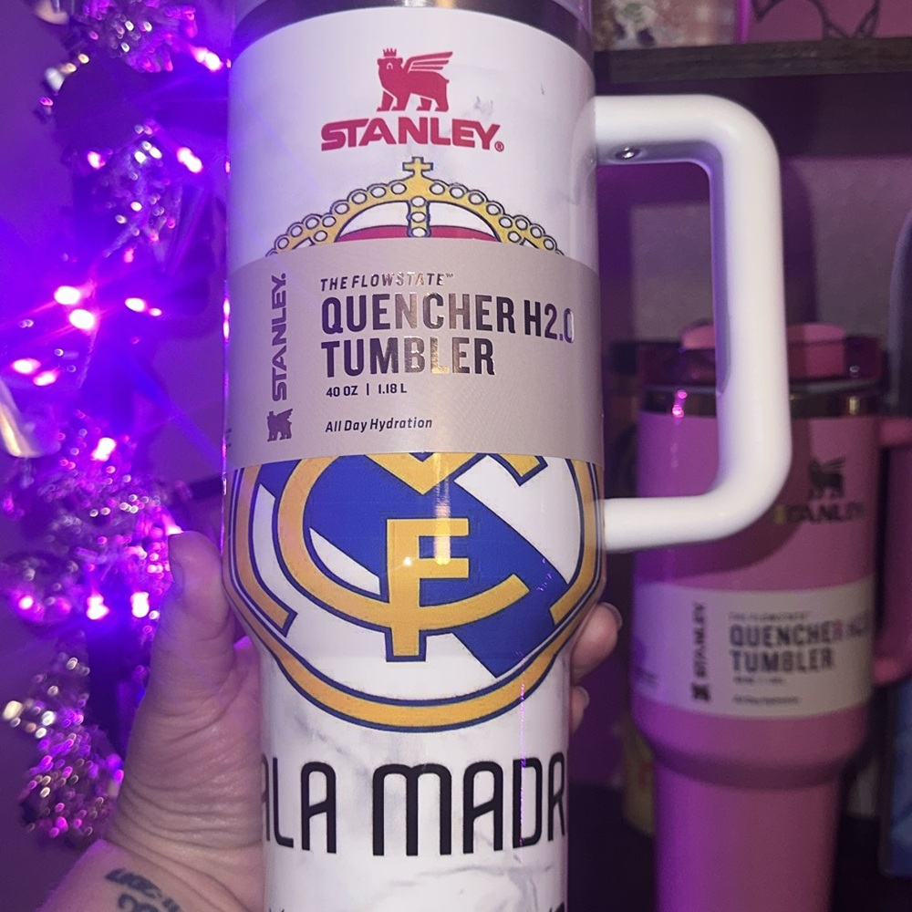Stanley White and Blue Quencher H2.0 Tumbler